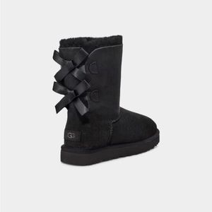 UGG Short Bailey Boot Black